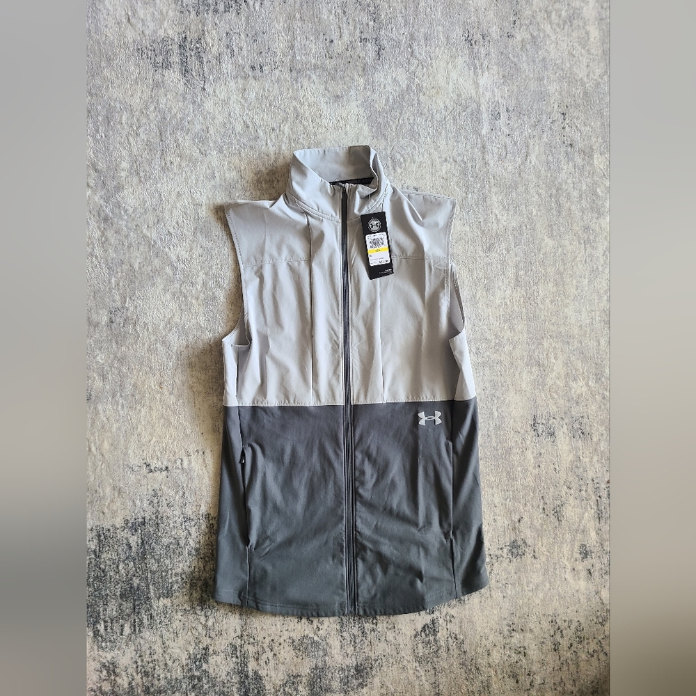 Brand new Under Armor lightweight golf vest mens medium